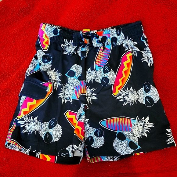 Boys swim shorts large (10) - Picture 1 of 7